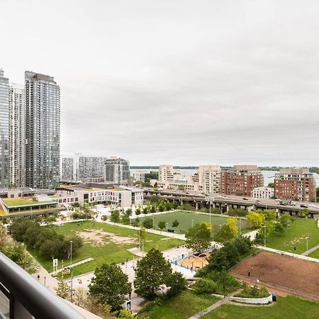 Stylish Downtown Lakeview Condo - One Free Parking 토론토 외부 사진